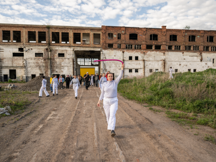 TM_eXoplanet_Industrial Mechthild_Tanya Strohal, Ensemble_c_Nilz Boehme_web